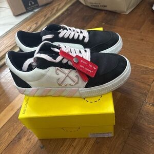 Off-White Black and Pink Low-Top Sneakers